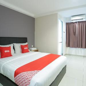 OYO 89773 New Eastern Hotel 