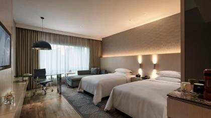 Renaissance Kuala Lumpur Hotel - image 13