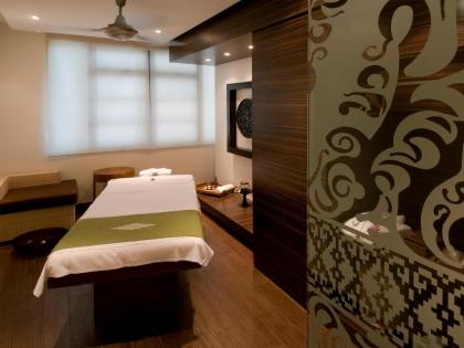 Renaissance Kuala Lumpur Hotel - image 15
