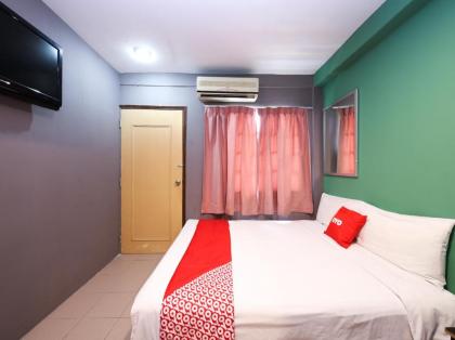OYO 89688 Alor Street Hotel - image 1