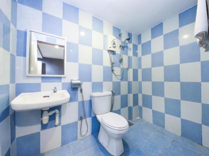 OYO 89688 Alor Street Hotel - image 17