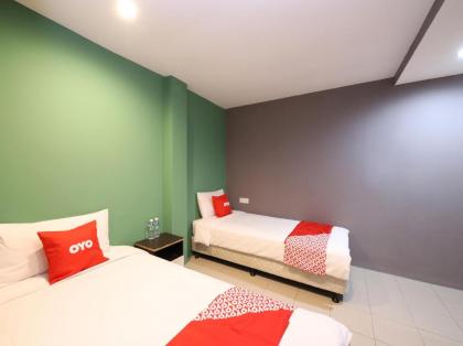 OYO 89688 Alor Street Hotel - image 18