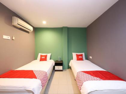 OYO 89688 Alor Street Hotel - image 19