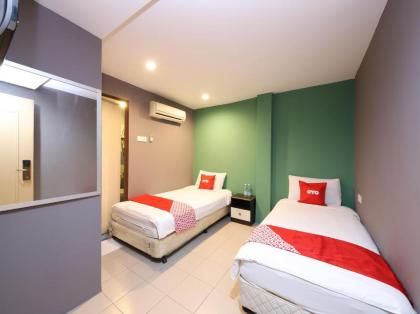 OYO 89688 Alor Street Hotel - image 20