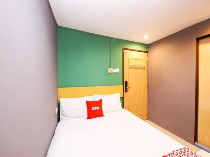 OYO 89688 Alor Street Hotel - image 3