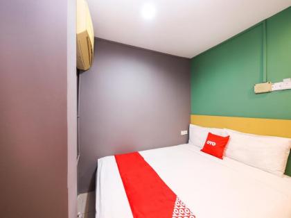 OYO 89688 Alor Street Hotel - image 4