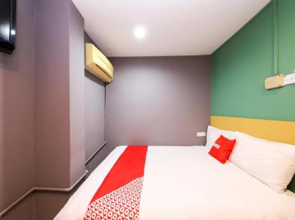 OYO 89688 Alor Street Hotel - image 5