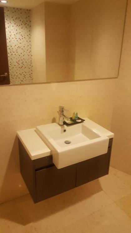 Regalia Suites & Hotel - image 2