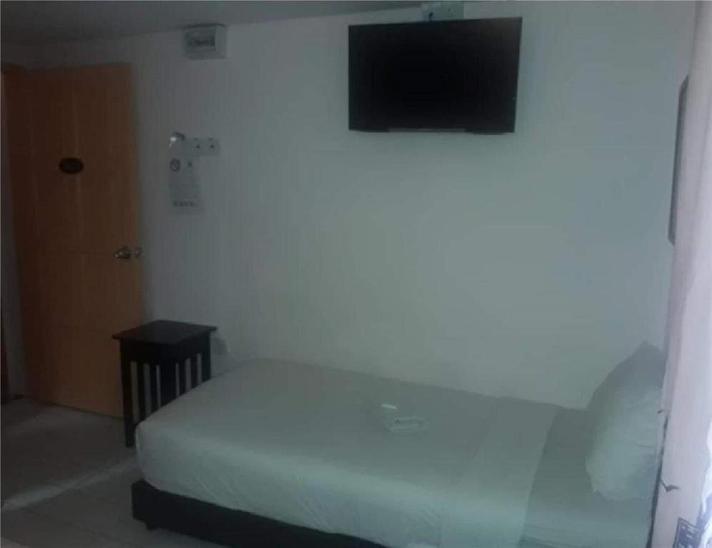 SPOT ON 89698 Budget Inn Hotel - image 3