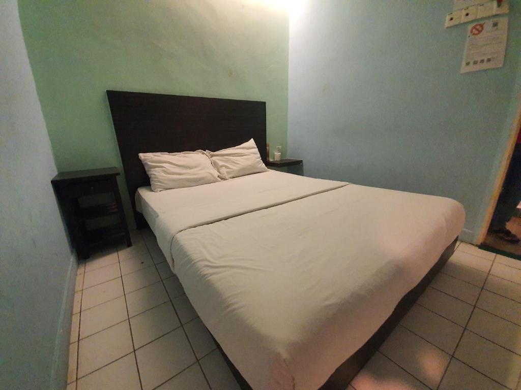 SPOT ON 89698 Budget Inn Hotel - image 4