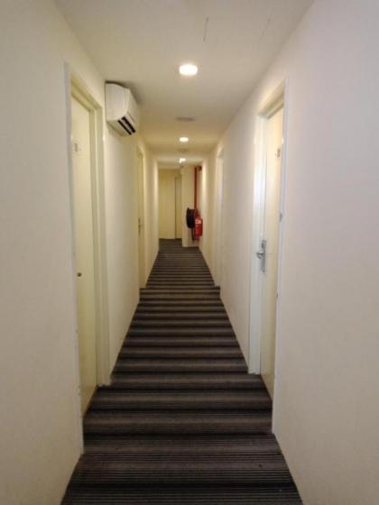 *Refurbished Home Inn 1 Hotel Taman Segar - image 7