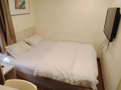 *Refurbished Home Inn 1 Hotel Taman Segar - image 8
