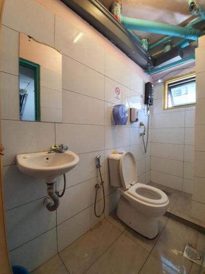 The Travel Hub Guesthouse - image 14