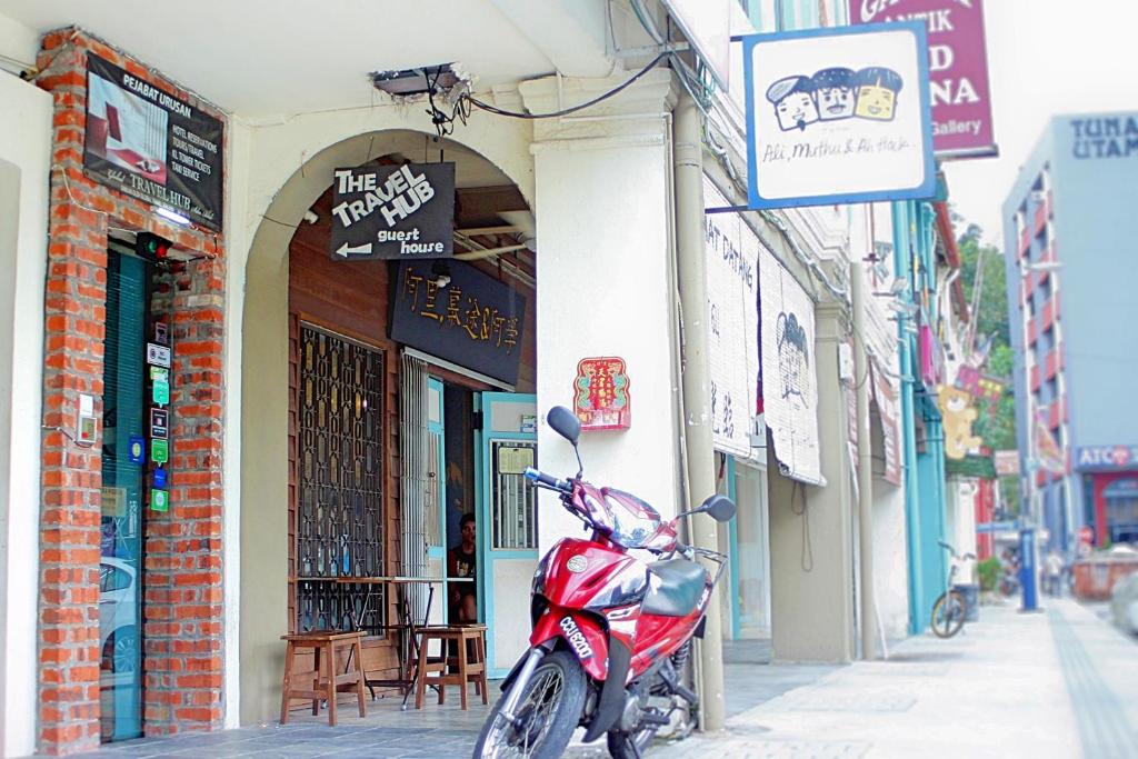 The Travel Hub Guesthouse - image 4