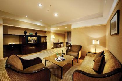 Pacific Regency Hotel Suites - image 18