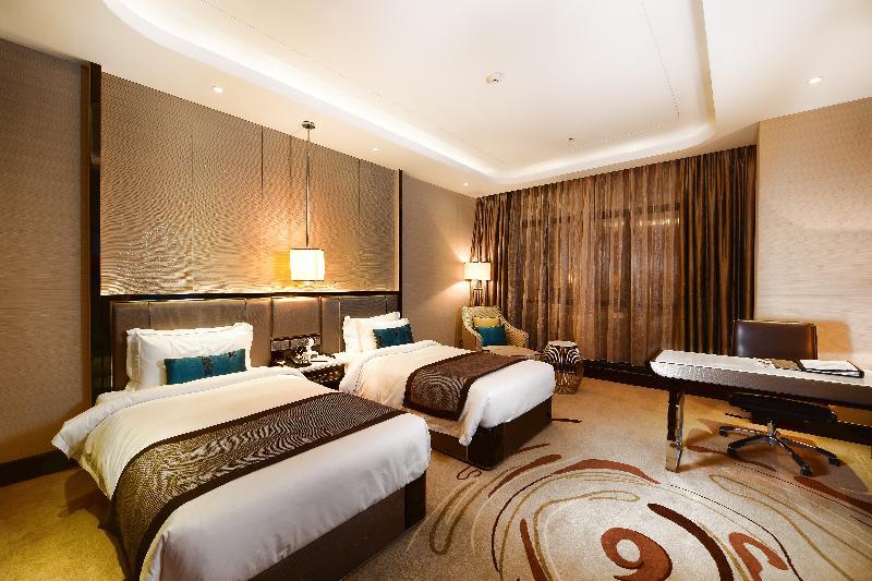 Pacific Regency Hotel Suites - image 2