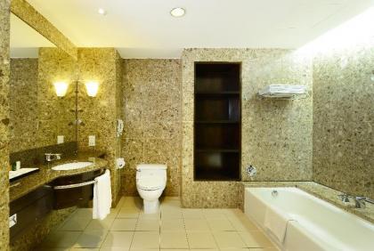 Pacific Regency Hotel Suites - image 3