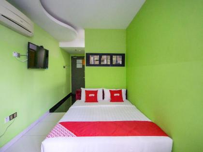OYO 89494 Max Star Hotel - image 10