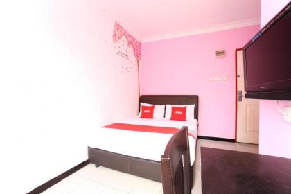 OYO 89738 1st Inn Hotel Glenmarie - image 3