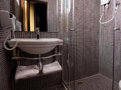 Valenza Hotel & Cafe - image 13