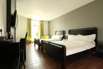 Crossroads Hotel - image 12