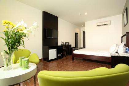 Crossroads Hotel - image 20