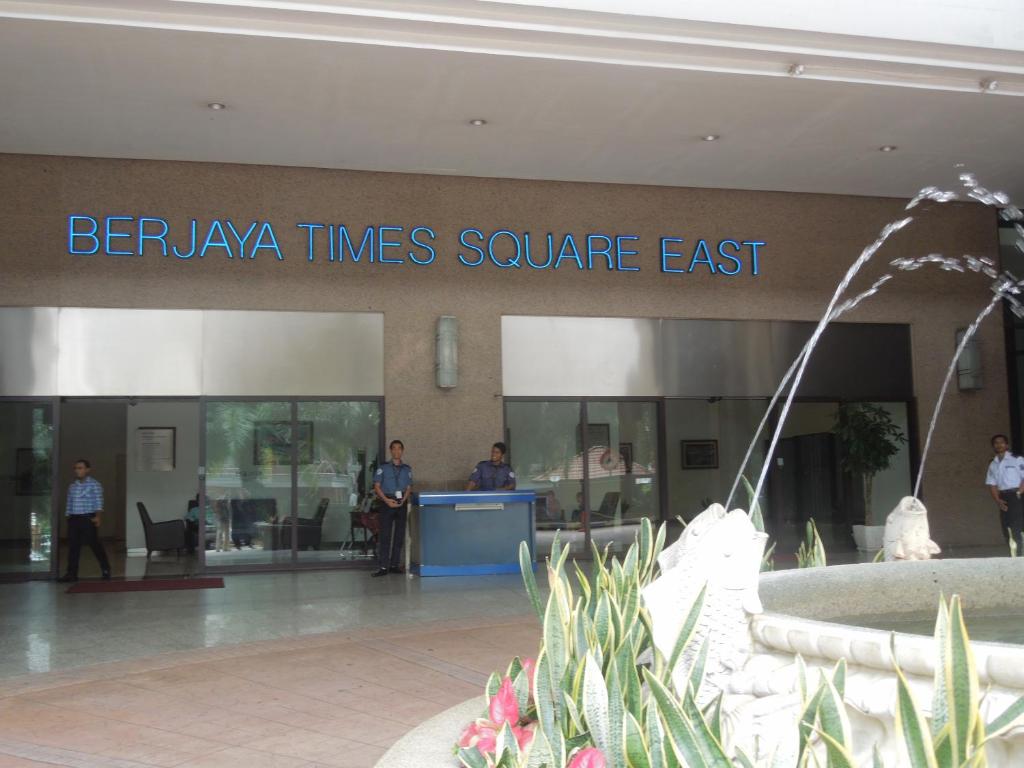 Times Service Suites @ Times Square - image 4