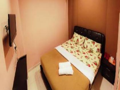 Funky Crib Hotel - image 11