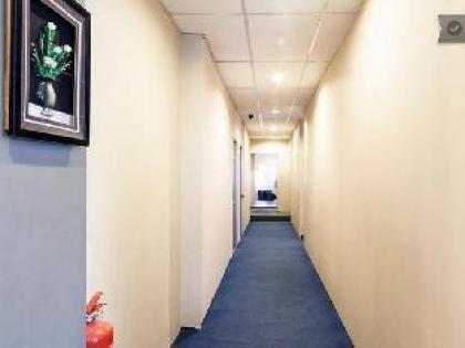 Funky Crib Hotel - image 4