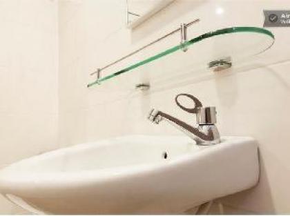 Funky Crib Hotel - image 5