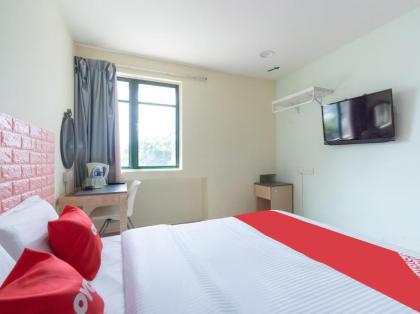 OYO 89717 Budget Star Hotel - image 12
