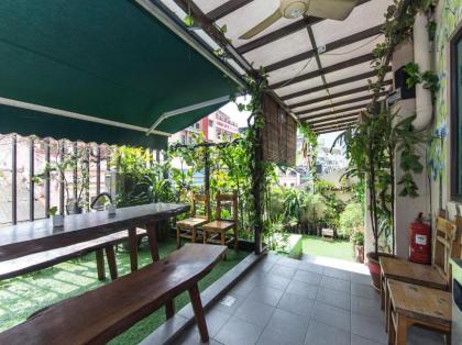 Rain Forest Hotel - image 1