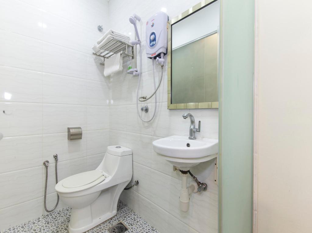Rain Forest Hotel - image 2