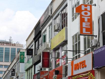 1 Hotel Taman Connaught - image 1