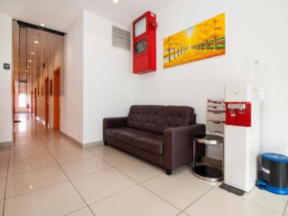 1 Hotel Taman Connaught - image 2