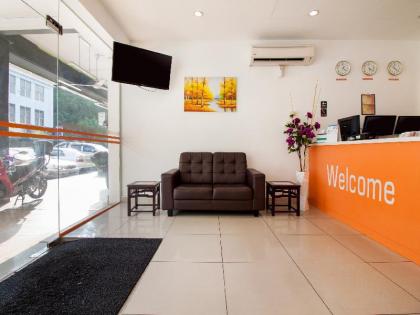 1 Hotel Taman Connaught - image 3