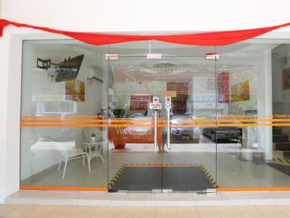 1 Hotel Taman Connaught - image 9