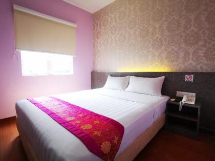 Canary Hotel - image 20