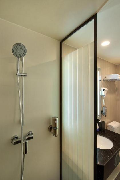 Holiday Inn Express Kuala Lumpur City Centre - image 10