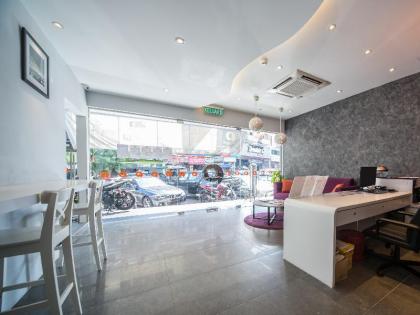Orange Premier Hotel Taman Segar - image 2