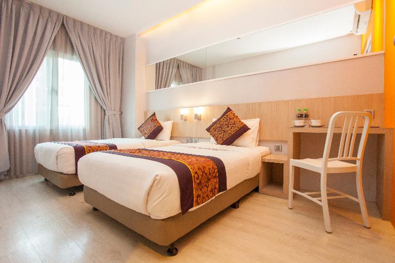 Orange Premier Hotel Taman Segar - image 3
