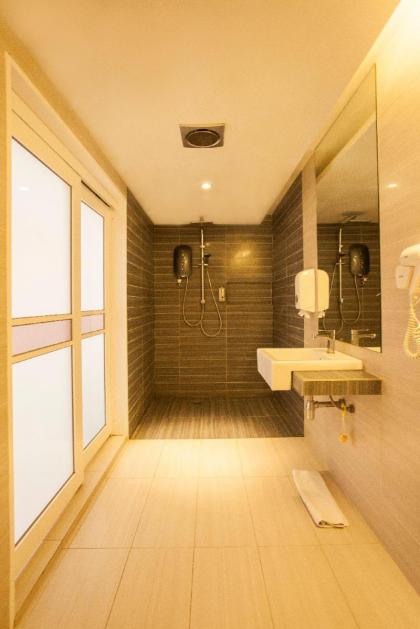 Orange Premier Hotel Taman Segar - image 6