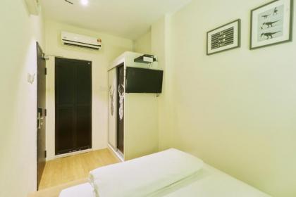 Don's Den Hotel - image 12