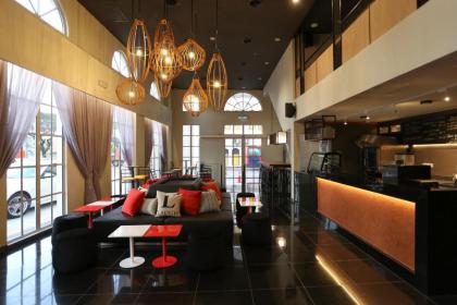 Avenue J Hotel Central Market - image 1