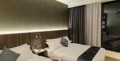 Flora by Crossroads Hotel - image 12