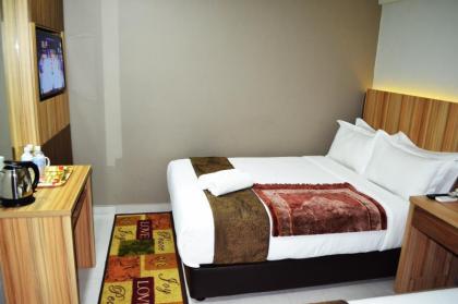 Cozy Hotel - image 6