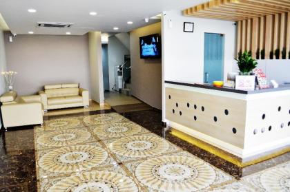 Cozy Hotel - image 9