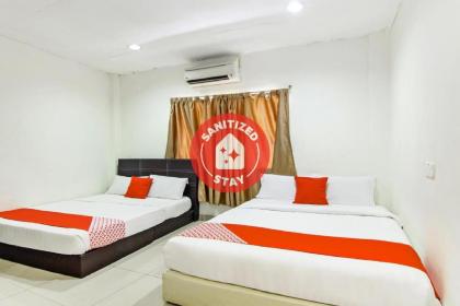 OYO 304 Zero Hour Hotel - image 1