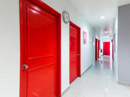 OYO 304 Zero Hour Hotel - image 10