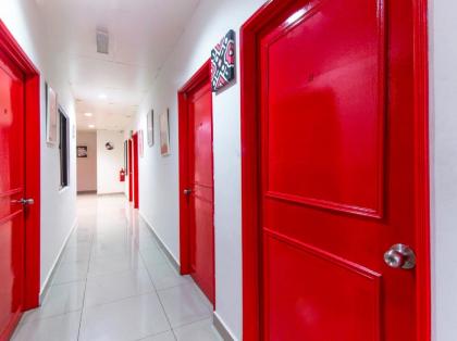 OYO 304 Zero Hour Hotel - image 12